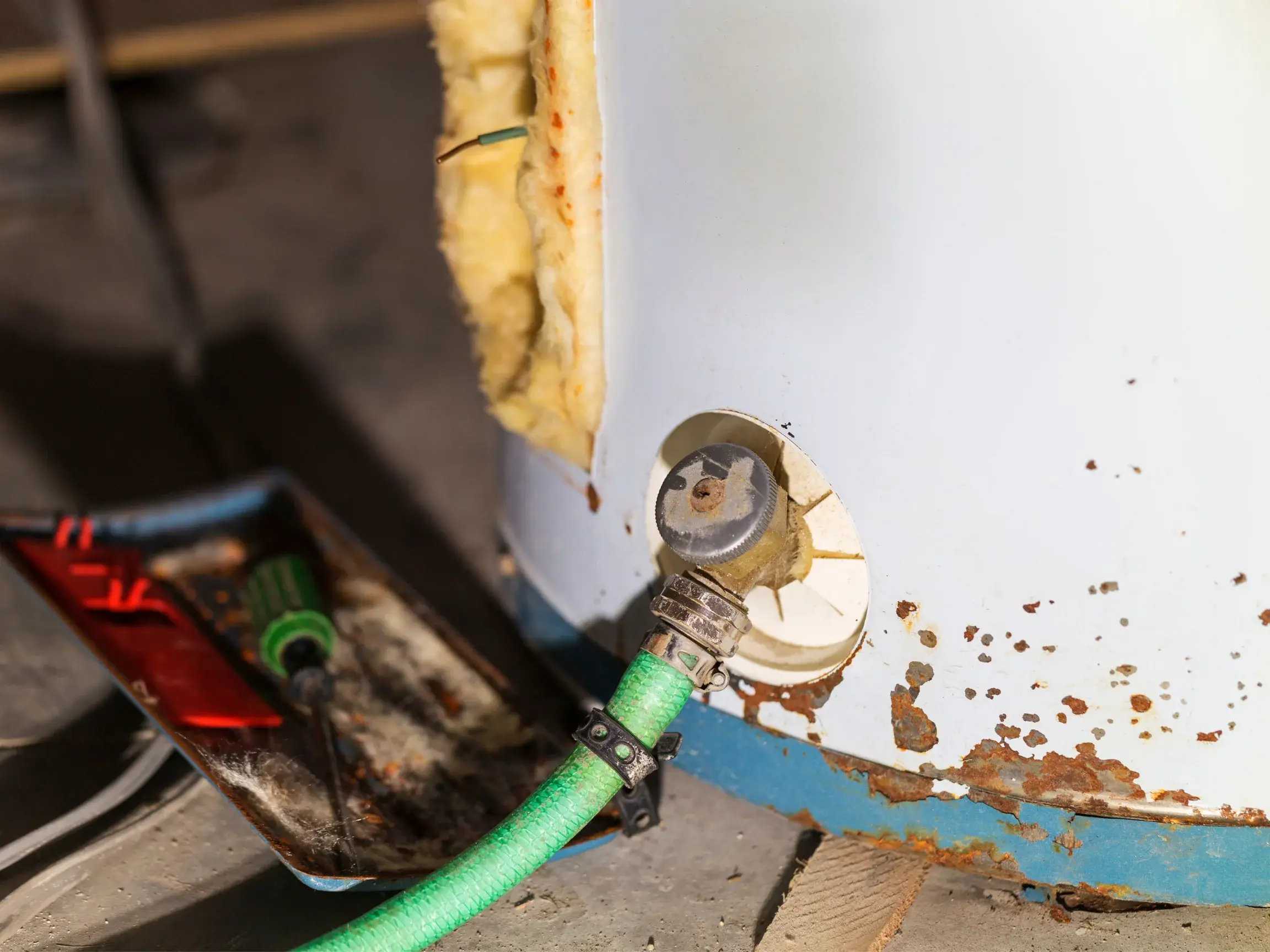 Signs You Need a Water Heater Replacement in St. Catharines & Niagara